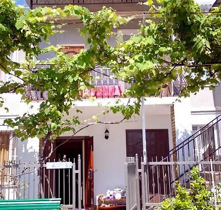 Гостевой Дом На Гечба Gagra Exterior foto
