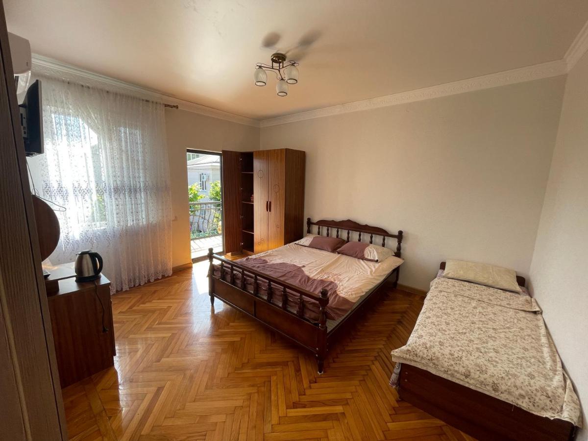Гостевой Дом На Гечба Gagra Exterior foto